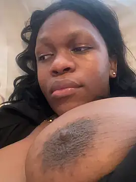 Boneca25 online show from February 18, 3:43 pm