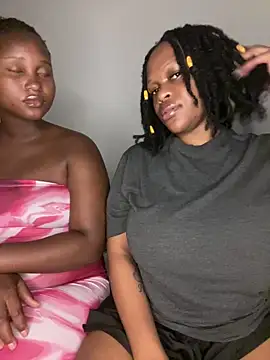 Boneca25 online show from January 6, 6:00 pm