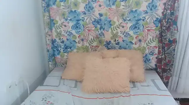 Snapshot of Sweeetnaughty chatting on January 29, 2:21 pm Sweeetnaughty online show from January 29, 2:21 pm