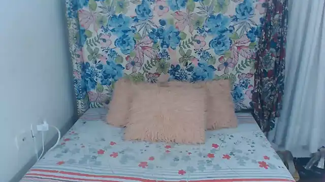 Snapshot of Sweeetnaughty chatting on February 13, 3:03 pm Sweeetnaughty online show from February 13, 3:03 pm