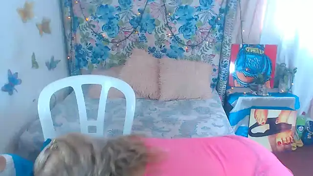 Snapshot of Sweeetnaughty chatting on December 4, 2:26 pm Sweeetnaughty online show from December 4, 2:26 pm