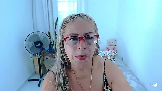 Sweeetnaughty online show from May 23, 1:04 pm