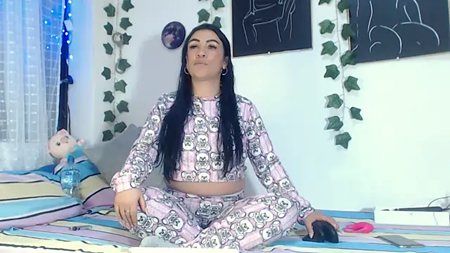 annyevans 1 online show from November 3, 9:05 pm