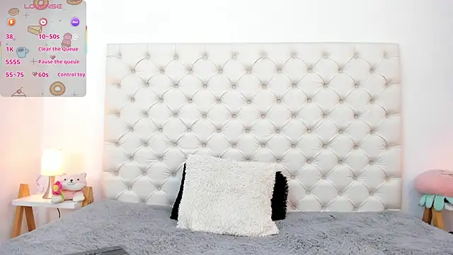 Snapshot of esmeralda06 chatting on January 8, 4:31 pm esmeralda06 online show from January 8, 4:31 pm