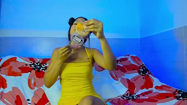 Snapshot of Ximena__1 chatting on February 18, 9:10 am Ximena 1 online show from February 18, 9:10 am