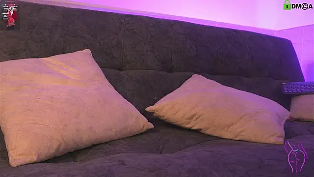 Snapshot of Ximena__1 chatting on November 15, 3:04 am Ximena 1 online show from November 15, 3:04 am