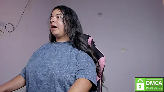 Snapshot of Little_Shaara chatting on October 14, 8:09 pm Little Shaara online show from October 14, 8:09 pm