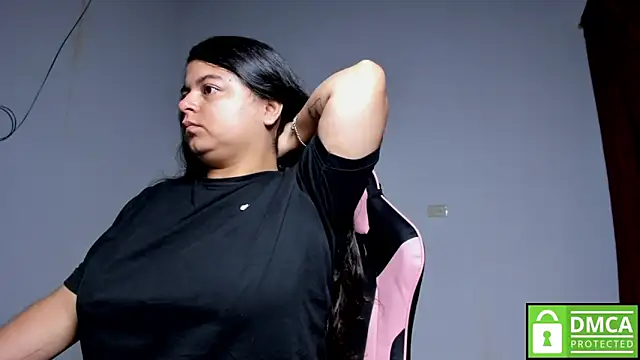 Snapshot of Little_Shaara chatting on October 30, 8:38 am Little Shaara online show from October 30, 8:38 am