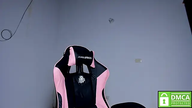 Snapshot of Little_Shaara chatting on November 1, 8:49 am Little Shaara online show from November 1, 8:49 am