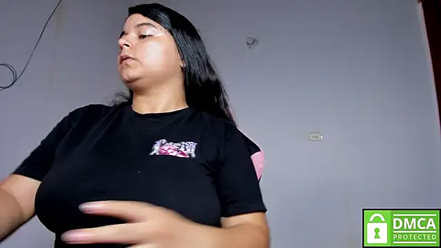 Snapshot of Little_Shaara chatting on November 6, 8:21 pm Little Shaara online show from November 6, 8:21 pm