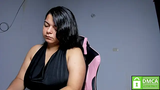 Snapshot of Little_Shaara chatting on November 9, 8:45 am Little Shaara online show from November 9, 8:45 am