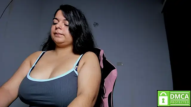 Snapshot of Little_Shaara chatting on November 11, 9:09 am Little Shaara online show from November 11, 9:09 am