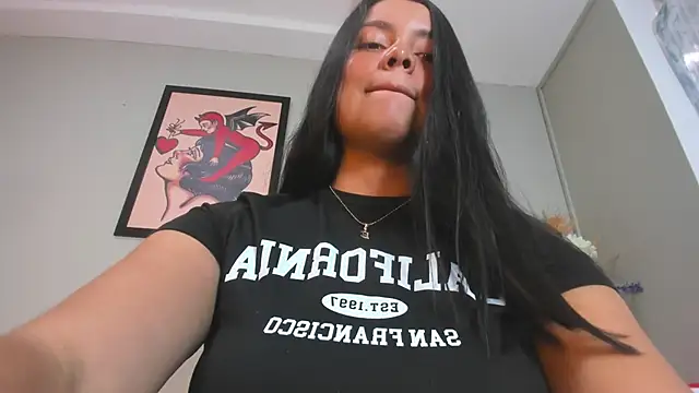 Snapshot of evaa_greey chatting on October 23, 8:07 pm evaa greey online show from October 23, 8:07 pm