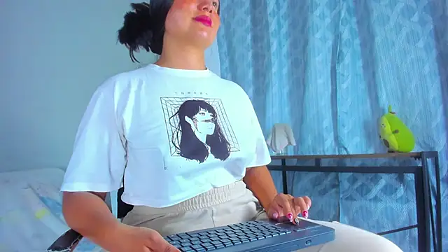 Snapshot of evaa_greey chatting on November 8, 8:07 pm evaa greey online show from November 8, 8:07 pm