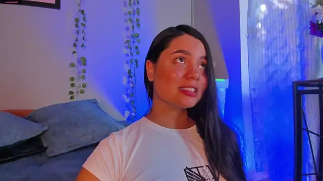 Snapshot of evaa_greey chatting on December 3, 8:07 pm evaa greey online show from December 3, 8:07 pm