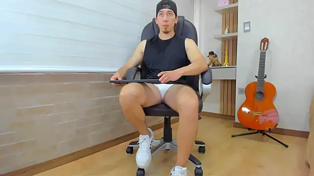 Tombarden online show from November 29, 8:01 pm