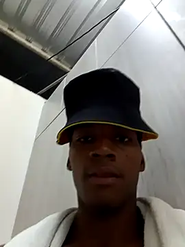 Snapshot of SlykaandpettterX chatting on February 6, 2:33 am SlykaandpettterX online show from February 6, 2:33 am