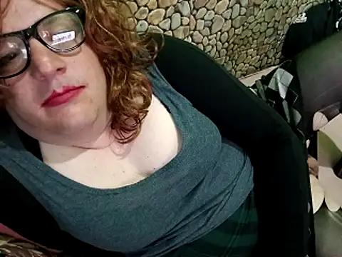 Snapshot of Adrianka chatting on April 29, 3:32 am Adrianka online show from April 29, 3:32 am