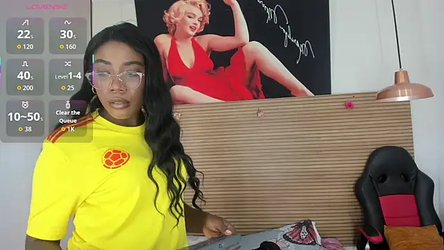 Snapshot of Dakkota_Fox chatting on October 26, 10:15 pm Dakkota Fox online show from October 26, 10:15 pm