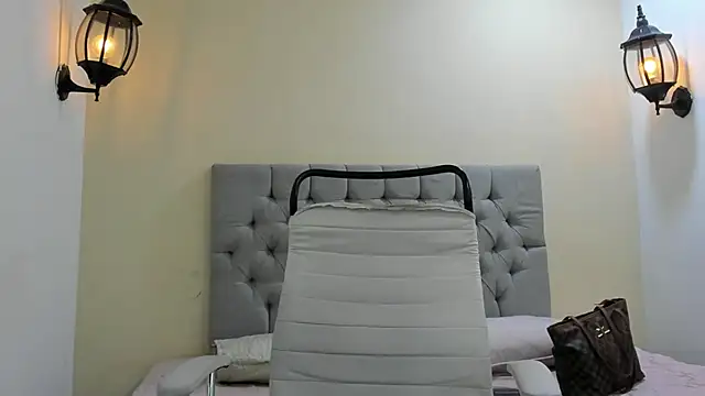 Snapshot of Dakkota_Fox chatting on November 22, 8:41 pm Dakkota Fox online show from November 22, 8:41 pm