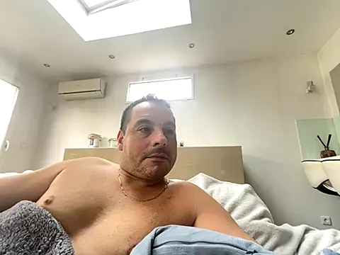 justeqqun online show from November 11, 10:04 am