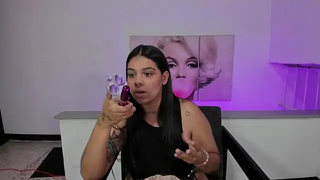 Snapshot of Emily_rivera78 chatting on September 19, 7:54 am Emily rivera78 online show from September 19, 7:54 am