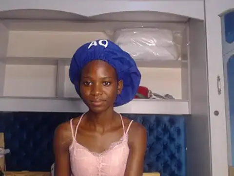 Snapshot of YoungDiva69 chatting on February 19, 3:38 pm YoungDiva69 online show from February 19, 3:38 pm