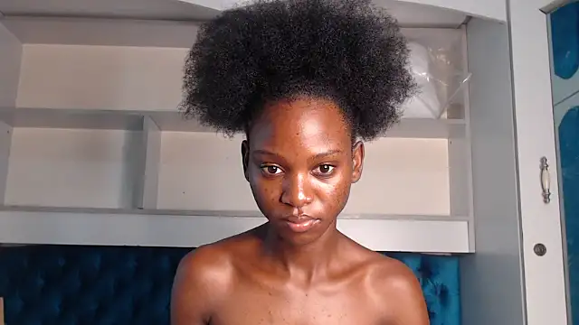 Snapshot of YoungDiva69 chatting on February 22, 7:01 am YoungDiva69 online show from February 22, 7:01 am