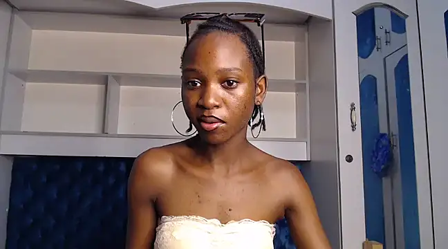 Snapshot of YoungDiva69 chatting on March 5, 6:23 pm YoungDiva69 online show from March 5, 6:23 pm