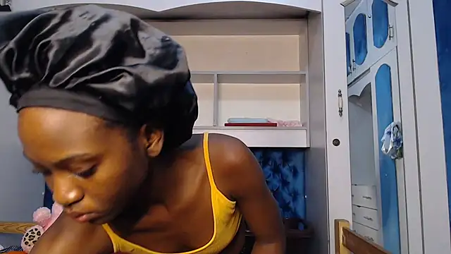 Snapshot of YoungDiva69 chatting on February 10, 2:26 am YoungDiva69 online show from February 10, 2:26 am