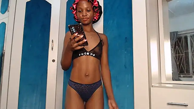 Snapshot of YoungDiva69 chatting on February 10, 10:03 pm YoungDiva69 online show from February 10, 10:03 pm