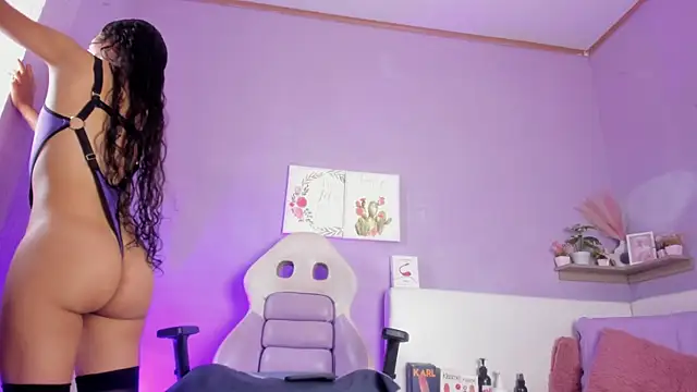 Snapshot of Rossi_Mariana chatting on October 20, 12:27 pm Rossi Mariana online show from October 20, 12:27 pm