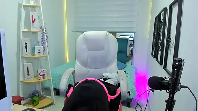 naomy hot 777 online show from October 19, 1:17 am