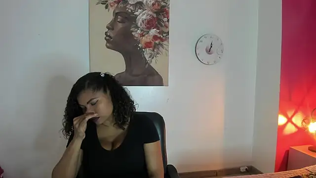 Snapshot of CamiilaReyes chatting on November 24, 1:11 pm CamiilaReyes online show from November 24, 1:11 pm