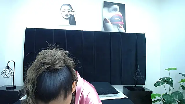 Snapshot of CamiilaReyes chatting on January 10, 4:09 pm CamiilaReyes online show from January 10, 4:09 pm