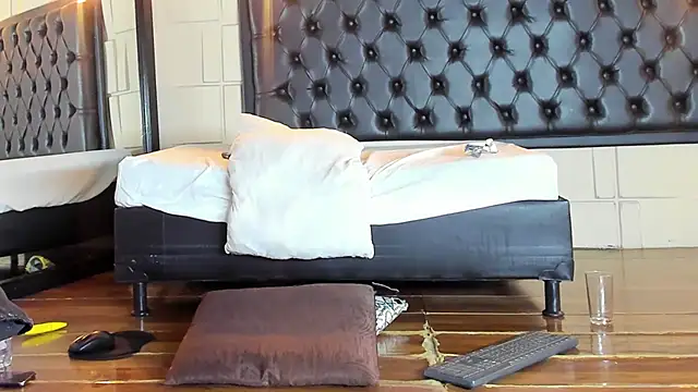 SamanthaMilann online show from March 22, 8:59 pm