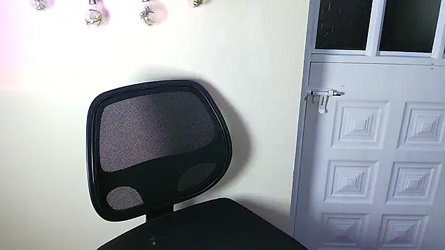 Snapshot of Lya1_ch chatting on October 28, 10:23 pm Lya1 ch online show from October 28, 10:23 pm