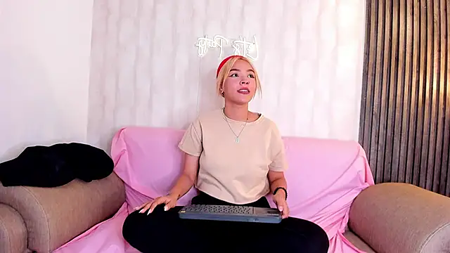 Snapshot of asami_kimi chatting on February 3, 7:10 pm asami kimi online show from February 3, 7:10 pm