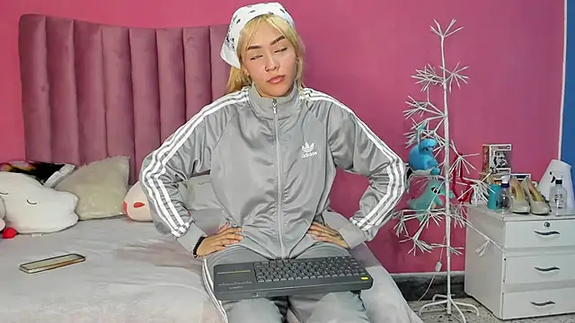 Snapshot of asami_kimi chatting on February 15, 1:10 am asami kimi online show from February 15, 1:10 am