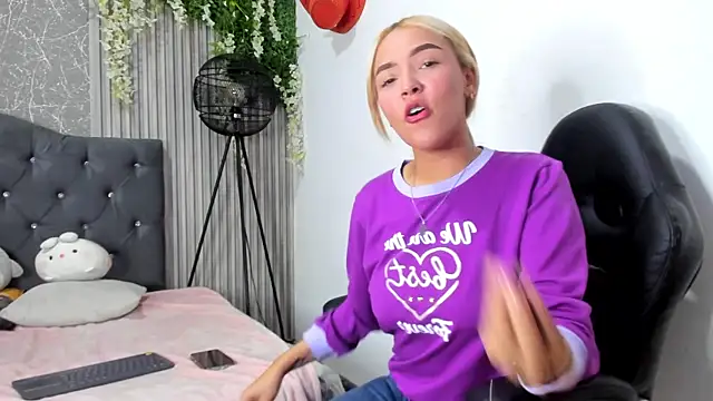 Snapshot of asami_kimi chatting on February 18, 12:26 am asami kimi online show from February 18, 12:26 am