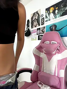 Snapshot of LiLy_kIndly chatting on October 9, 9:13 pm LiLy kIndly online show from October 9, 9:13 pm