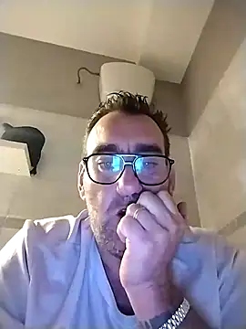 Snapshot of Hardasanut chatting on October 9, 10:08 pm Hardasanut online show from October 9, 10:08 pm