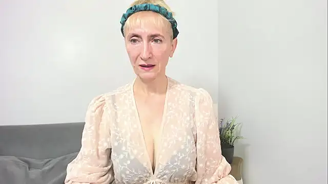MargaretMilf69 online show from September 27, 7:02 am