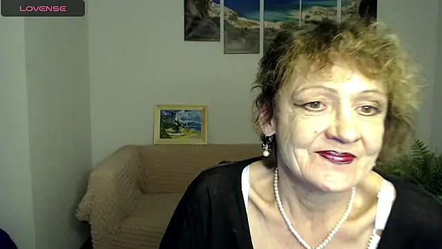 Snapshot of SexyGrandma_ chatting on February 8, 3:31 pm SexyGrandma online show from February 8, 3:31 pm