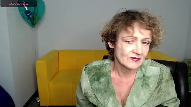 Snapshot of SexyGrandma_ chatting on February 18, 4:26 pm SexyGrandma online show from February 18, 4:26 pm