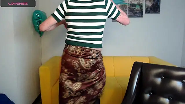 Snapshot of SexyGrandma_ chatting on March 16, 4:12 pm SexyGrandma online show from March 16, 4:12 pm