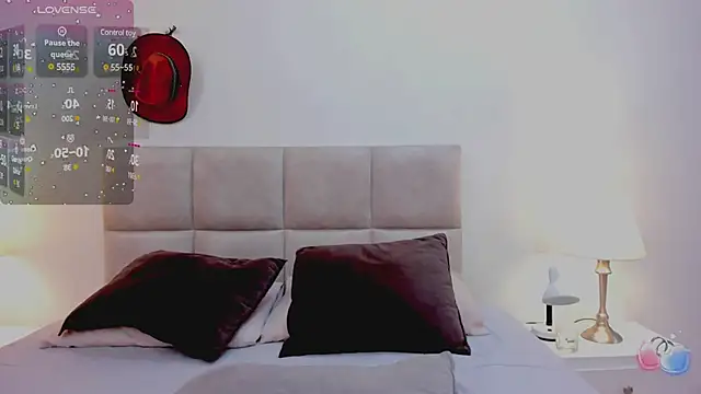 Snapshot of MelodyWinx chatting on February 26, 6:43 pm MelodyWinx online show from February 26, 6:43 pm