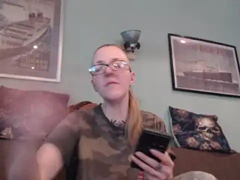 Snapshot of Astrid-Gilbert chatting on February 6, 2:15 pm Astrid-Gilbert online show from February 6, 2:15 pm