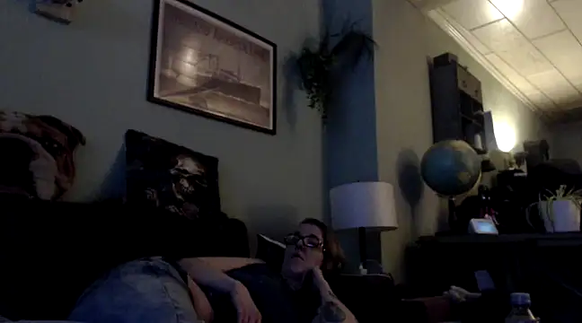 Snapshot of Astrid-Gilbert chatting on March 2, 12:20 am Astrid-Gilbert online show from March 2, 12:20 am