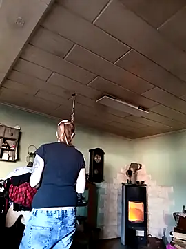 Snapshot of Astrid-Gilbert chatting on March 6, 10:52 am Astrid-Gilbert online show from March 6, 10:52 am